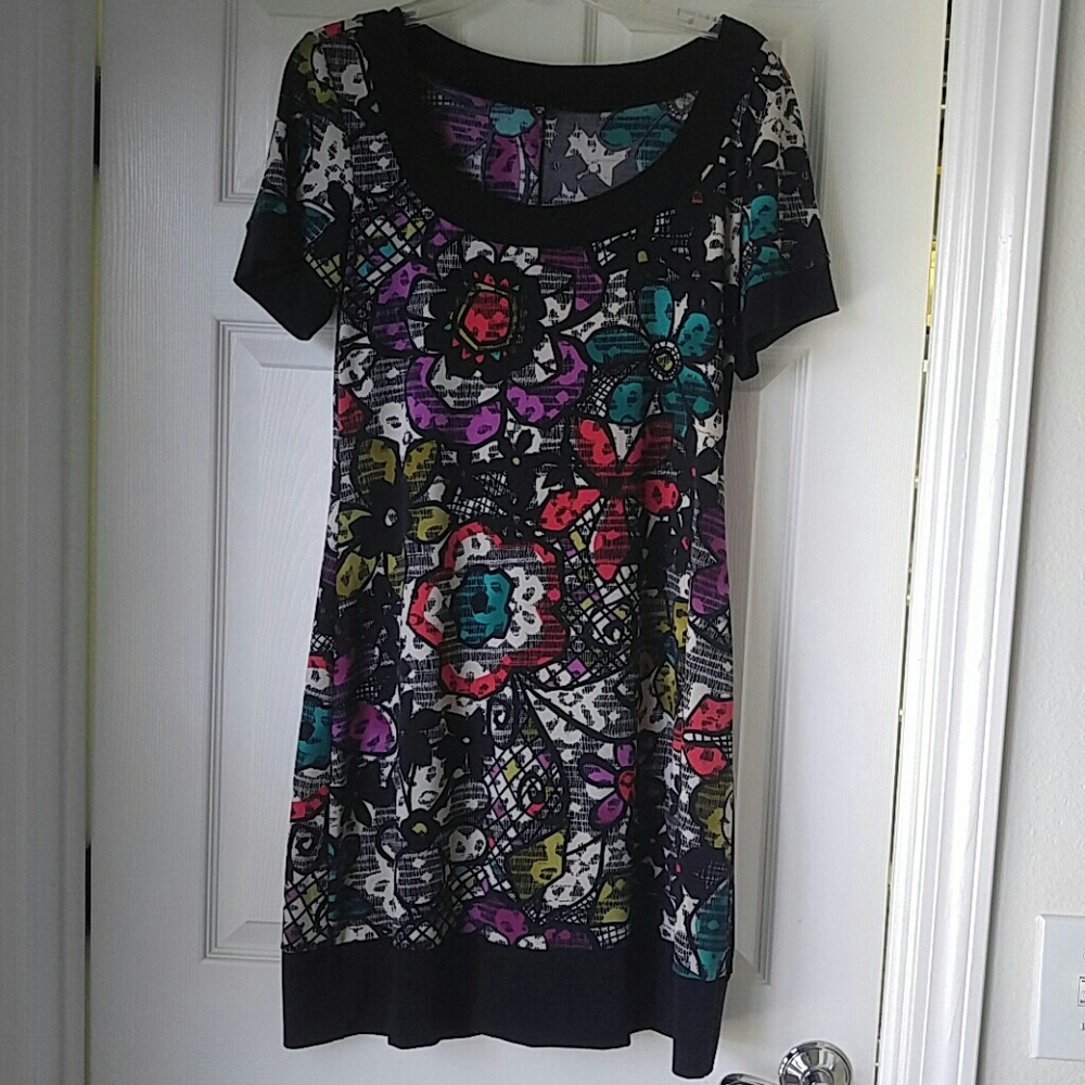 Short sleeve dress